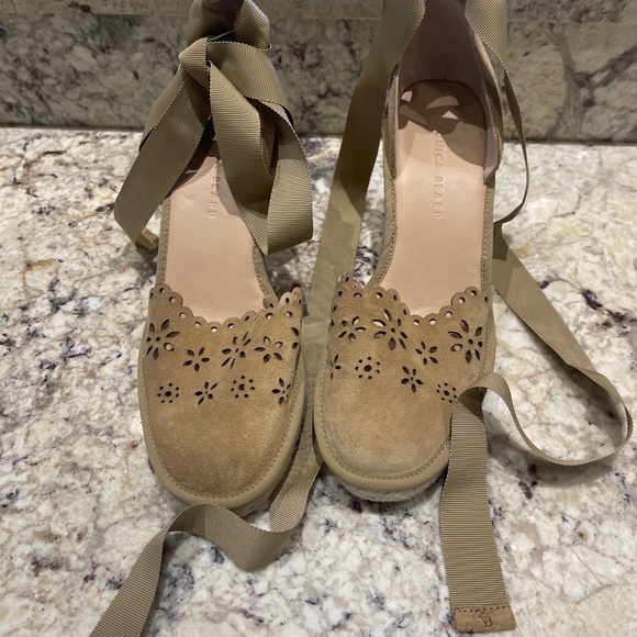 NWOB Veronica Beard "Sand" Soleil Espadrille Wedge with Tie Ribbon in Size 8M - Picture 3 of 12